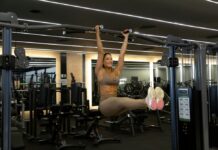 Mulher realizando uma série de musculação.