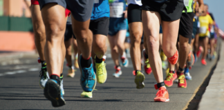 Correr ajuda a melhorar a circulação, é um ótimo treino cardio e aumenta a força muscular, mas participar de um grupo de corrida pode ser melhor ainda.