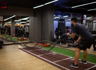 Há diversas modalidades que estão em alta no mundo fitness, mas você já se perguntou dos benefícios do CrossCia? A atividade é indicada para pessoas que querem melhorar seu condicionamento físico e superar seus próprios limites, mas com segurança; Você é um deles?