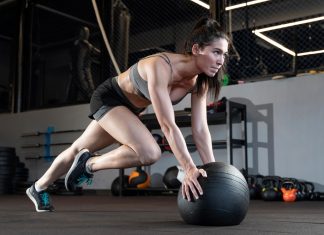 Uma boa parte das pessoas que praticam essa atividade física chegam no box com uma pergunta em mente: CrossCia emagrece? A resposta é sim, a perda de peso é um dos inúmeros benefícios do CrossCia. Conheça mais sobre essa atividade física nesse post.