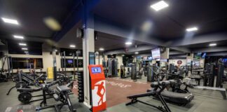 Ambiente interno da Academia Campinas - Clube Cultura, um espaço amplo e bem equipado para a prática de atividades físicas