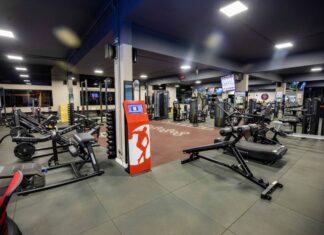 Ambiente interno da Academia Campinas - Clube Cultura, um espaço amplo e bem equipado para a prática de atividades físicas