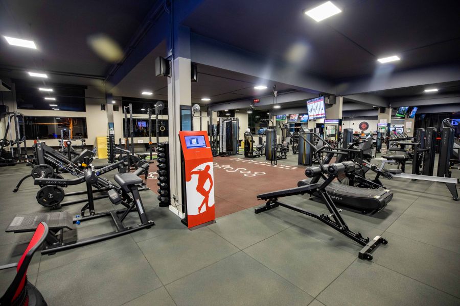 Ambiente interno da Academia Campinas - Clube Cultura, um espaço amplo e bem equipado para a prática de atividades físicas