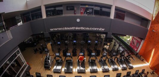 Visão de cima da sala de musculação daAcademia Manaus-Studio 5 Shopping.