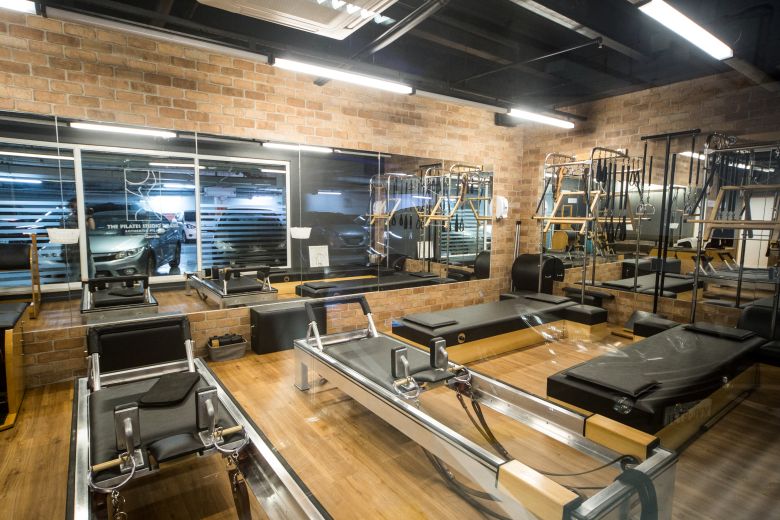 Estúdio de Pilates da Academia do Rio de Janeiro. Estúdio de Pilates da Academia do Rio de Janeiro com vários aparelhos.