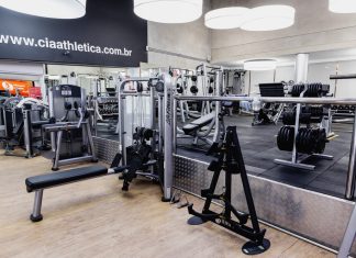 O melhor lugar para fazer musculação em São Paulo é no Estádio Morumbi, na academia da Cia Athletica. A unidade conta com os professores mais qualificados e os melhores equipamentos, em um ambiente totalmente planejado para oferecer uma experiência em seus exercícios físicos. Afinal, para alcançar seus objetivos, você precisa sentir prazer na atividade que está realizando. E para se sentir ainda mais confortável, todos os ambientes da academia são climatizados, para ninguém sofrer com calor e suor no seu treino. Continue lendo para descobrir tudo o que vai encontrar na estação de musculação da Cia Athletica! Além disso, em nossa unidade, você tem: as melhores marcas de aparelhos, treinos personalizados, equipe qualificada e infraestrutura completa.
