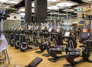 Você tem uma academia de musculação em São Paulo - Granja Viana bem pertinho de você no shopping The Square, localizado na zona oeste da capital paulista. É a unidade da Cia Athletica na região, com um pouco mais de 500 m² de área total. A sala de musculação tem tudo o que há de mais moderno no mundo fitness, para oferecer uma experiência completa e única para quem quer atingir os melhores resultados possíveis! Aqui, você encontra equipamentos top de linha, espaço para treinos funcionais, equipe qualificada e treinos personalizados