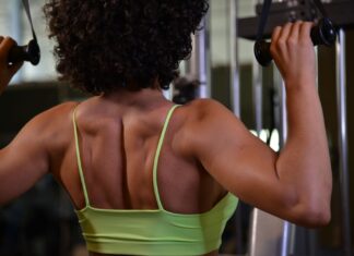O trapézio é um músculo importante e muitas vezes negligenciado na rotina de treinos. Porém, é fundamental incluir exercícios para trapézio. Localizado na parte superior das costas e pescoço, o desenvolvimento adequado do trapézio não apenas melhora a postura, mas também contribui para a força e a estabilidade dos ombros