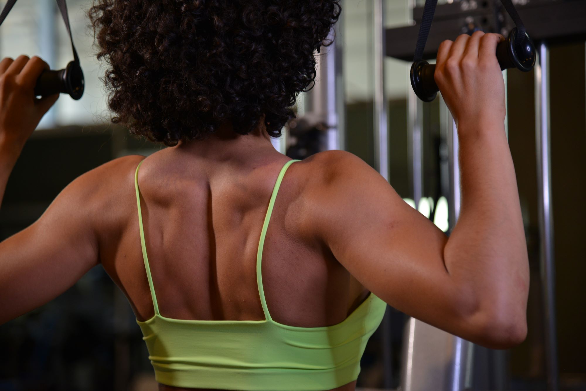 4 melhores exercícios para as costas na academia (e um para evitar!)
